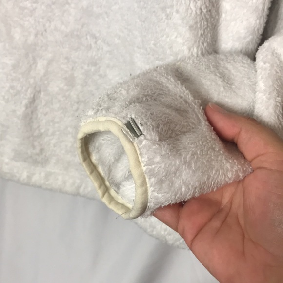 White Northface Osito Jacket - Picture 5 of 8